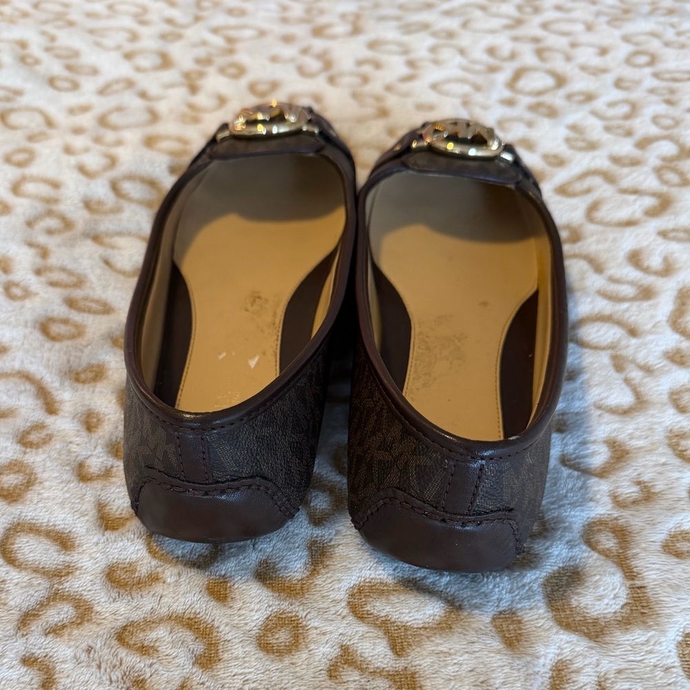 Michael Kors Dark Brown Loafers With Gold Accent
Fulton Moccasin Flats Size: 8 - Picture 4 of 10